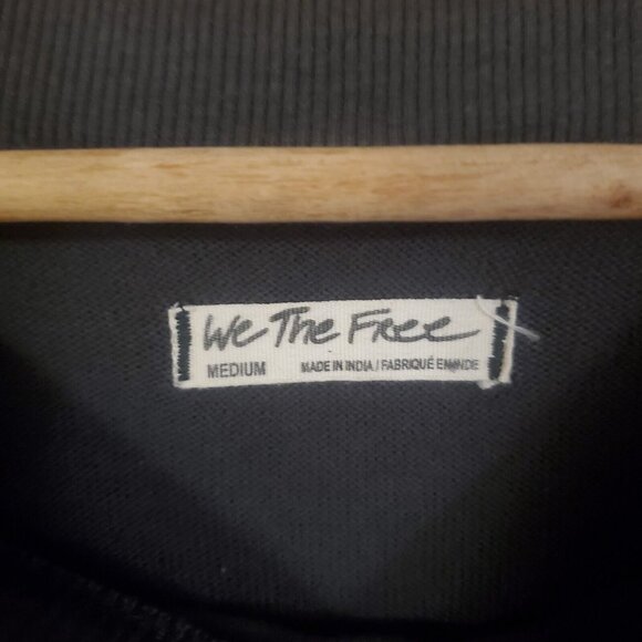 Free People Howlin Tee Womens Medium Washed Black Studded Embellished EUC - Picture 8 of 10